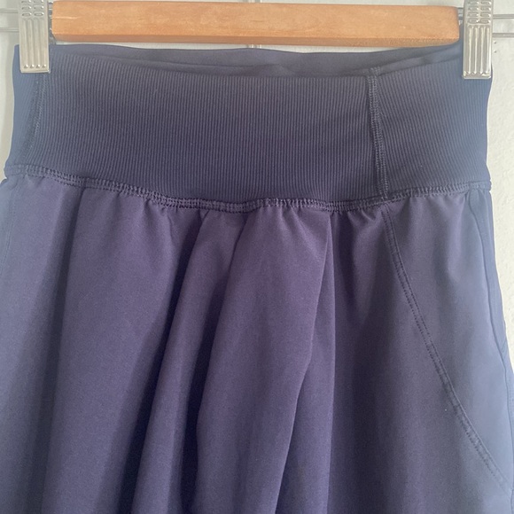 Lululemon pant dark blue size 2 cuffed 21” inseam - Picture 5 of 14